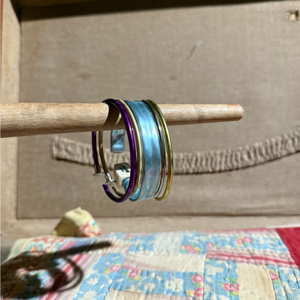 Vintage knitting needle bracelets 🤍🩵💜💚